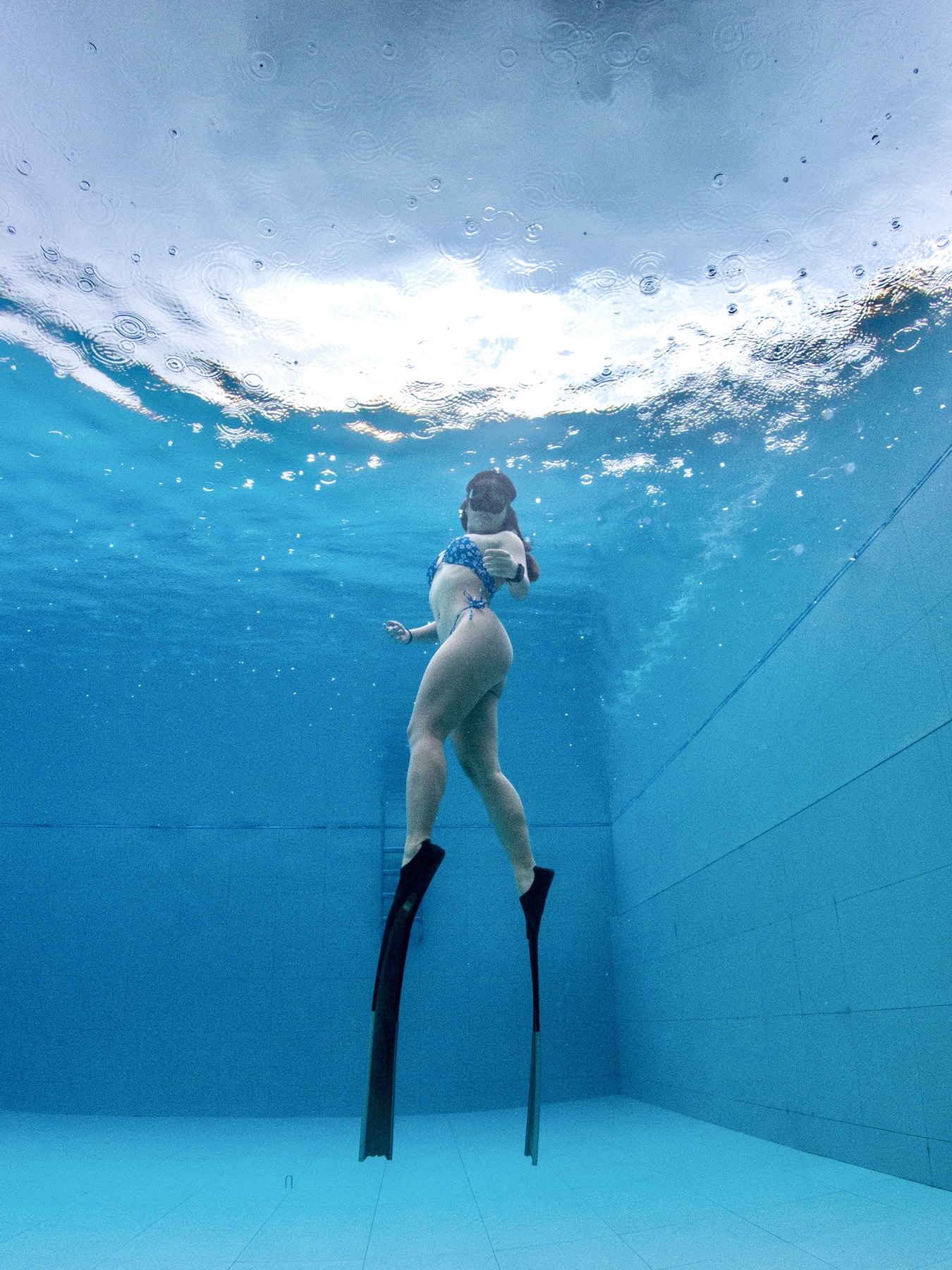 ตัวอย่างภาพฟรีไดฟ์ใต้น้ำพร้อมฟินสำหรับ Try Freediving Photo และ Wave 1 Premium